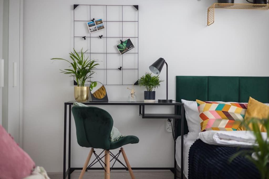 Specious City Center Studio With Park View Varsavia Esterno foto